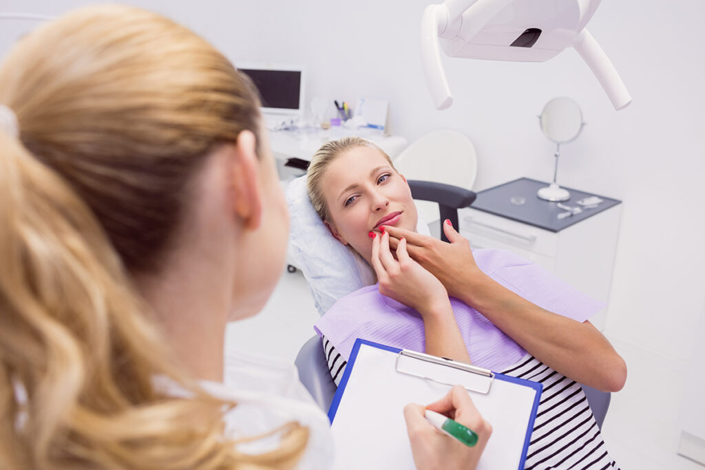 Mik a fogászati fémallergia tünetei és mit tehetünk ellene?